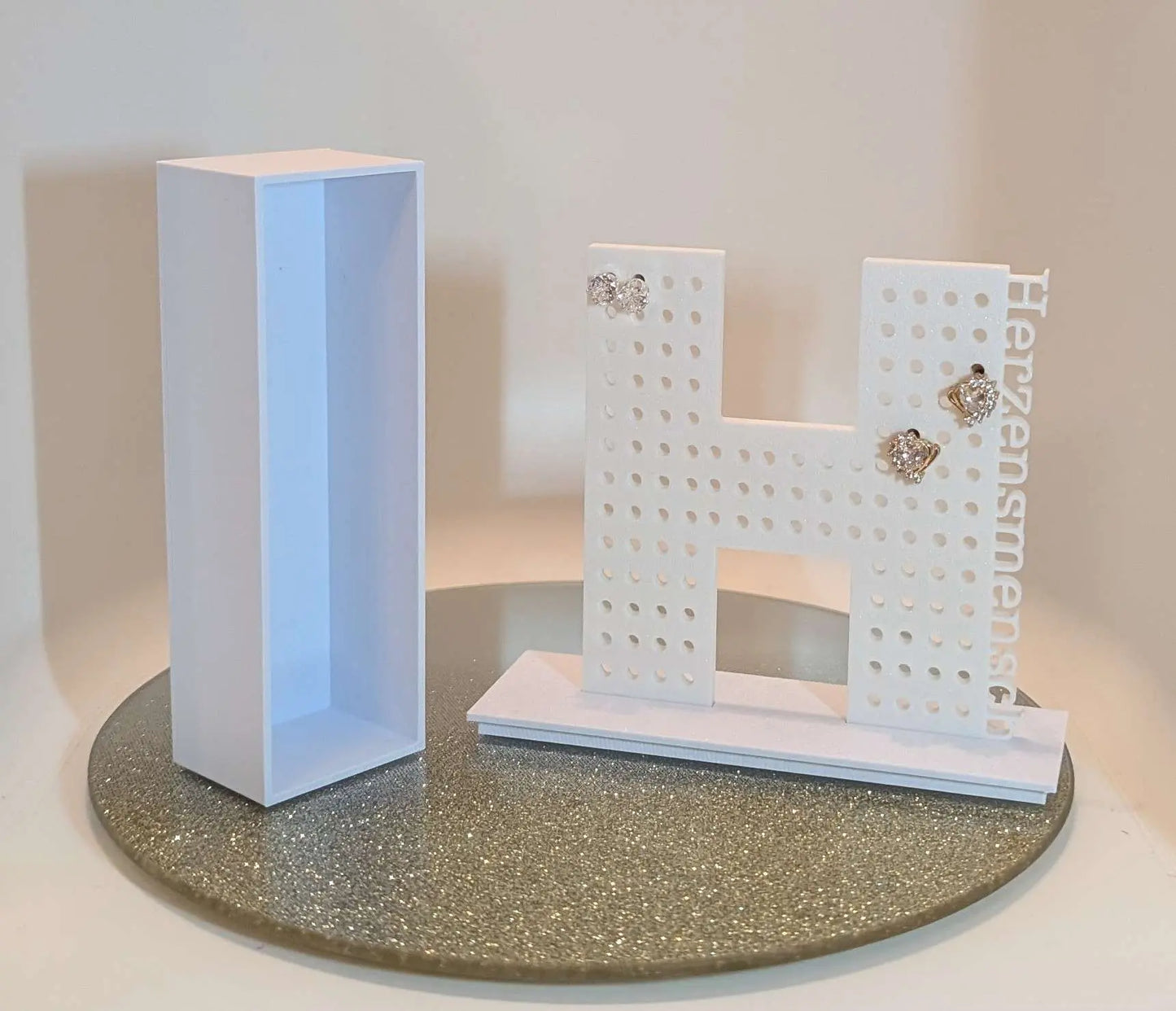 Ohrringhalter mit Unterschiedlichen Schriftzügen Astrid Wagner 3D Print Studio